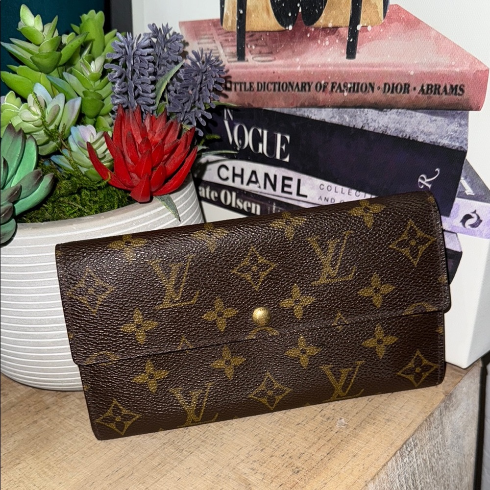 ⭐️SOLD⭐️Louis Vuitton Brown Monogram Sarah Wallet